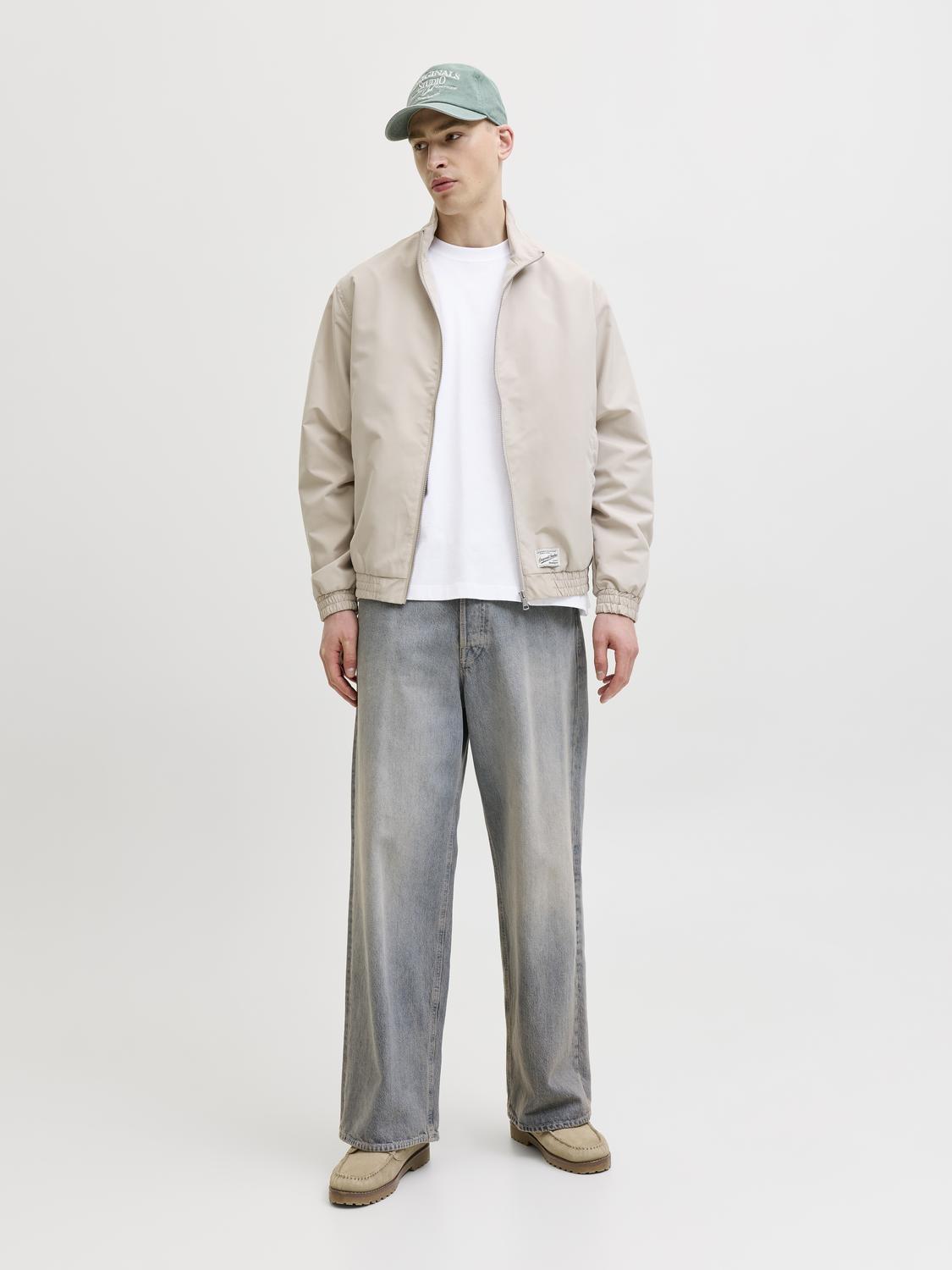 model_shot-front_full